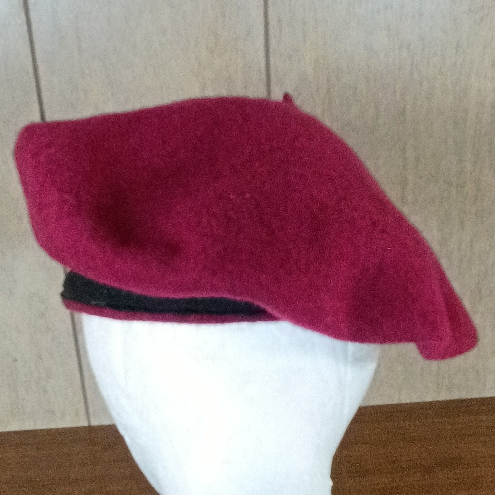 Doncaster Womens One Size Wool Beret Burgundy Gray Hat French Chic Cozy Warm - Picture 5 of 8